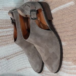 Lucky Brand tan suede leather side buckle she sz 9